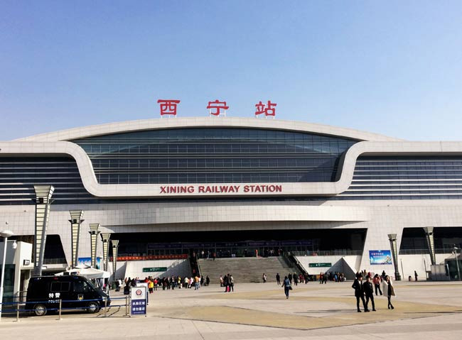 康乐西宁高铁站